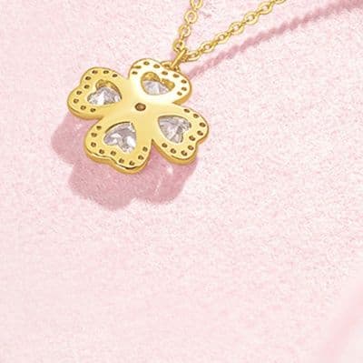 四つ葉のクローバー輝石ペンダントネックレス