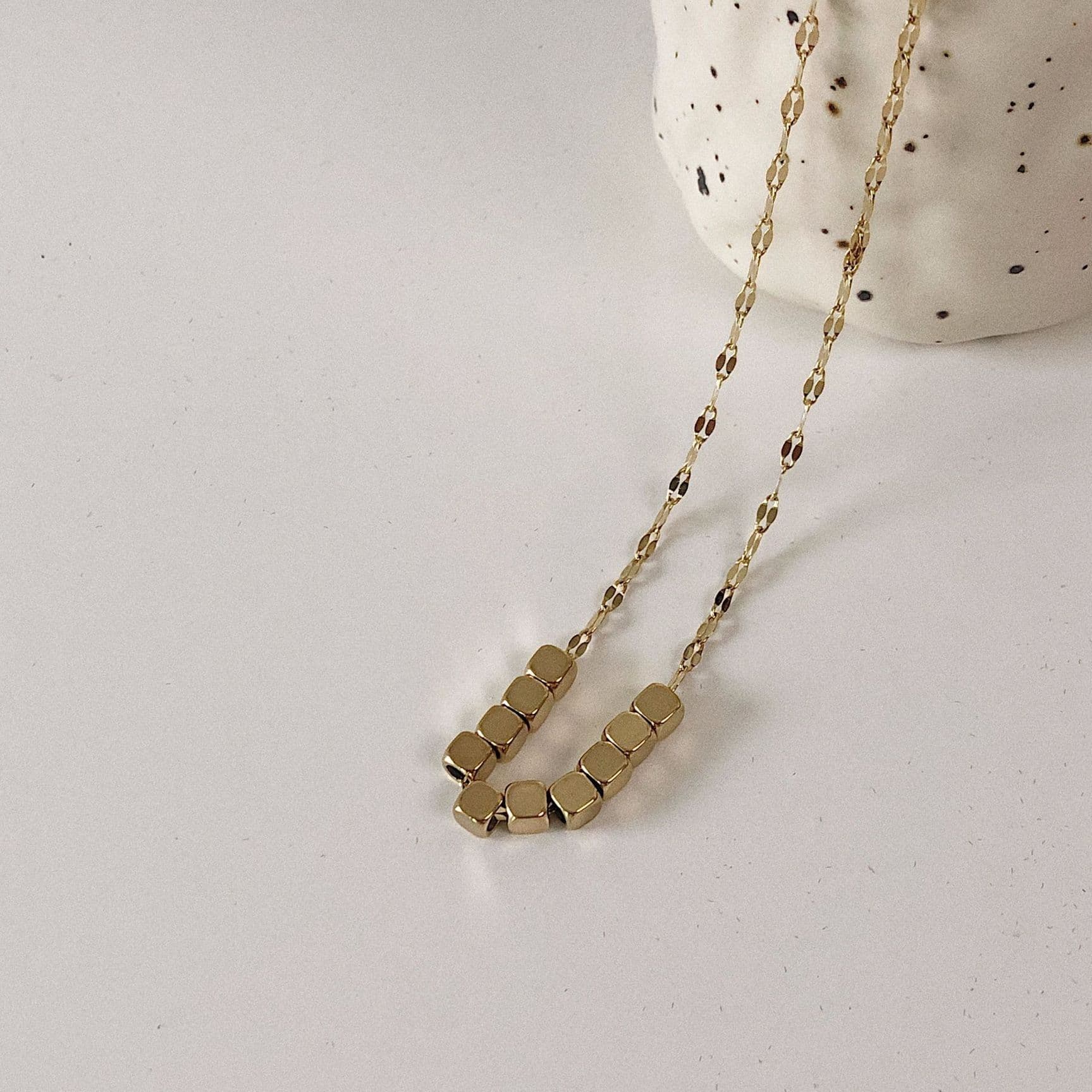 小粒キューブネックレス