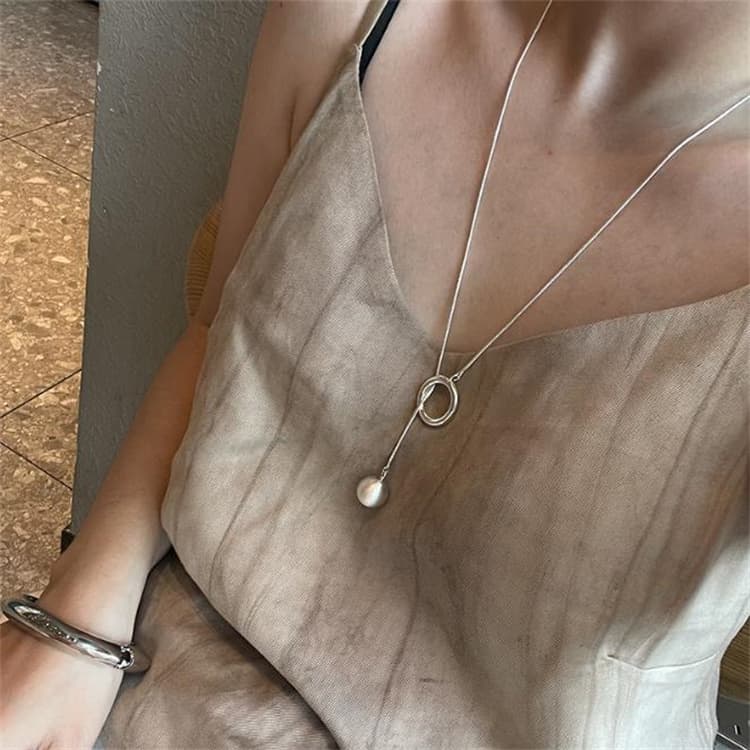 シルバー円形モチーフロングネックレス