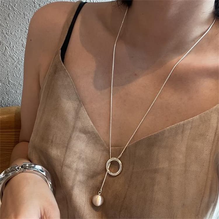 シルバー円形モチーフロングネックレス