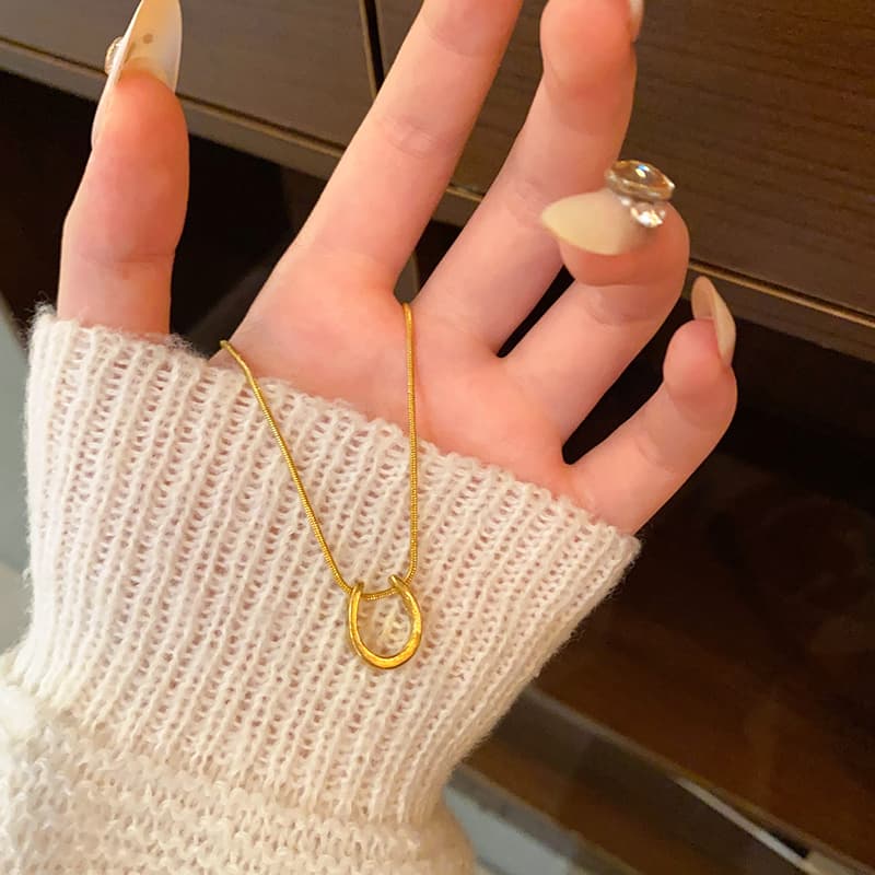 馬蹄モチーフペンダントネックレス