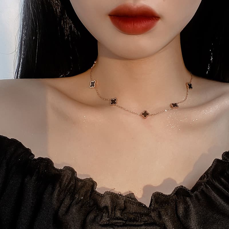 小花モチーフ6連 ブラックフラワー ネックレス