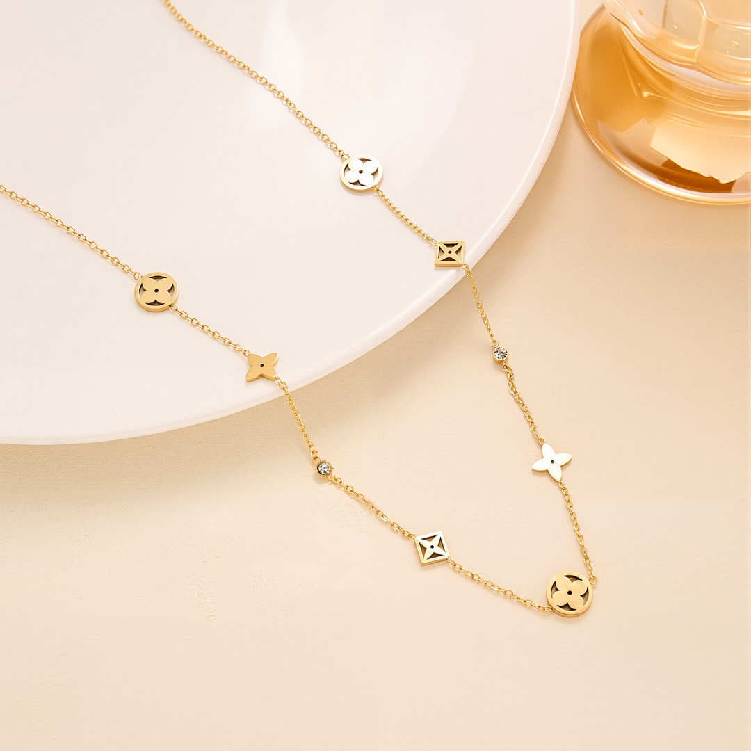 花と星のモチーフ ネックレス